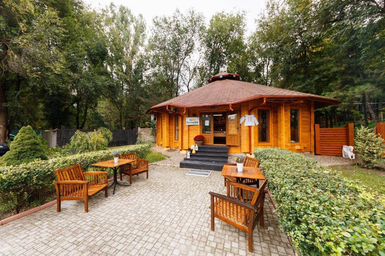 Sky Land Camping & Resort Cricova Buitenkant foto
