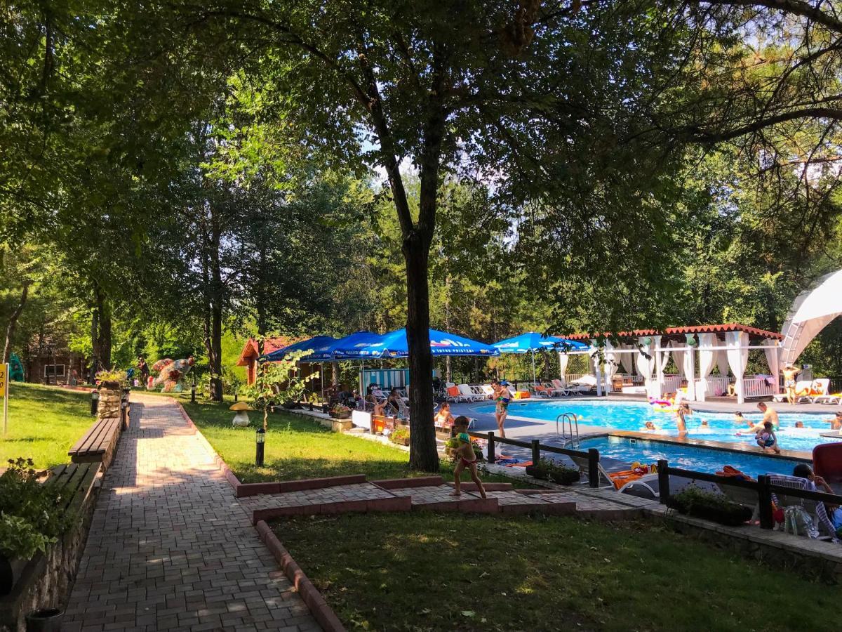 Sky Land Camping & Resort Cricova Buitenkant foto