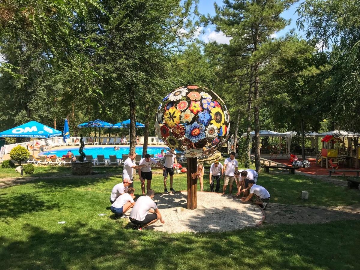 Sky Land Camping & Resort Cricova Buitenkant foto