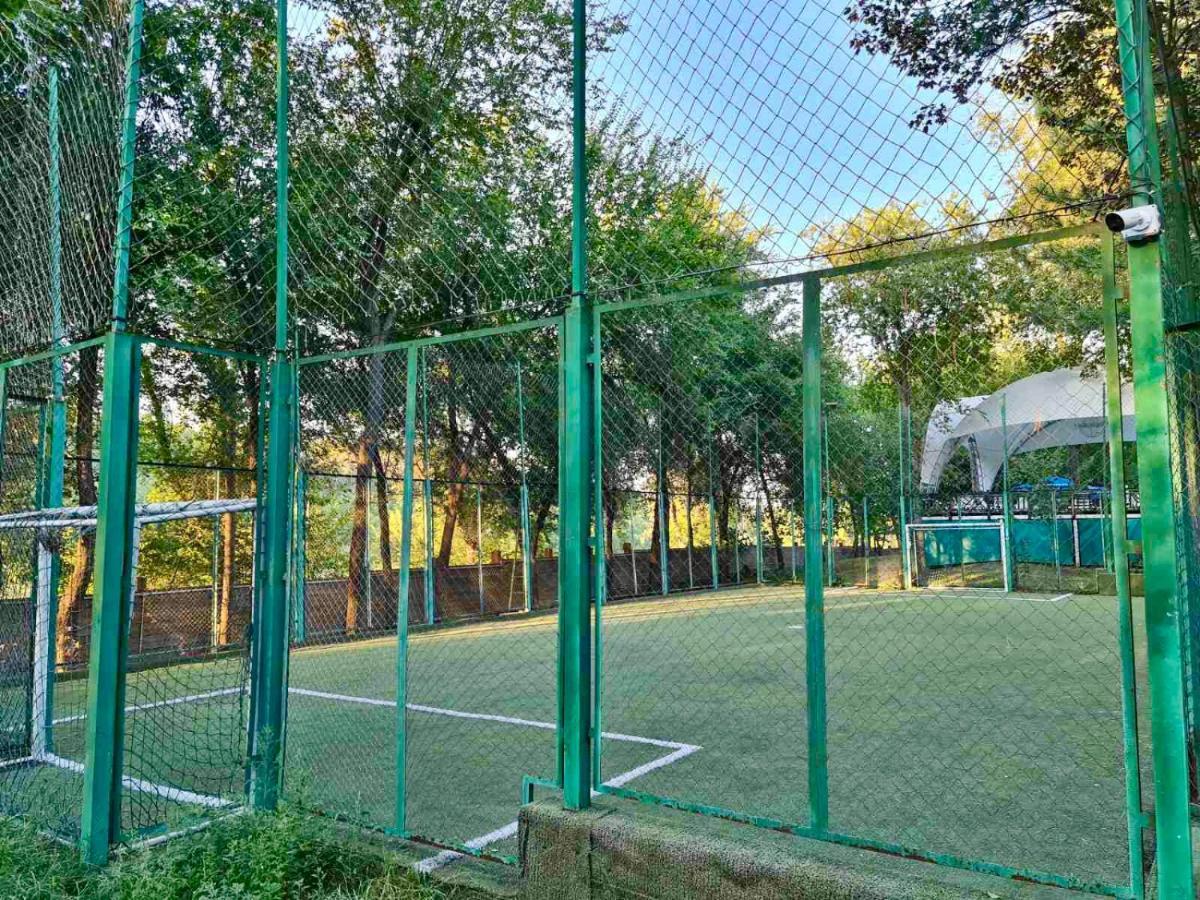 Sky Land Camping & Resort Cricova Buitenkant foto