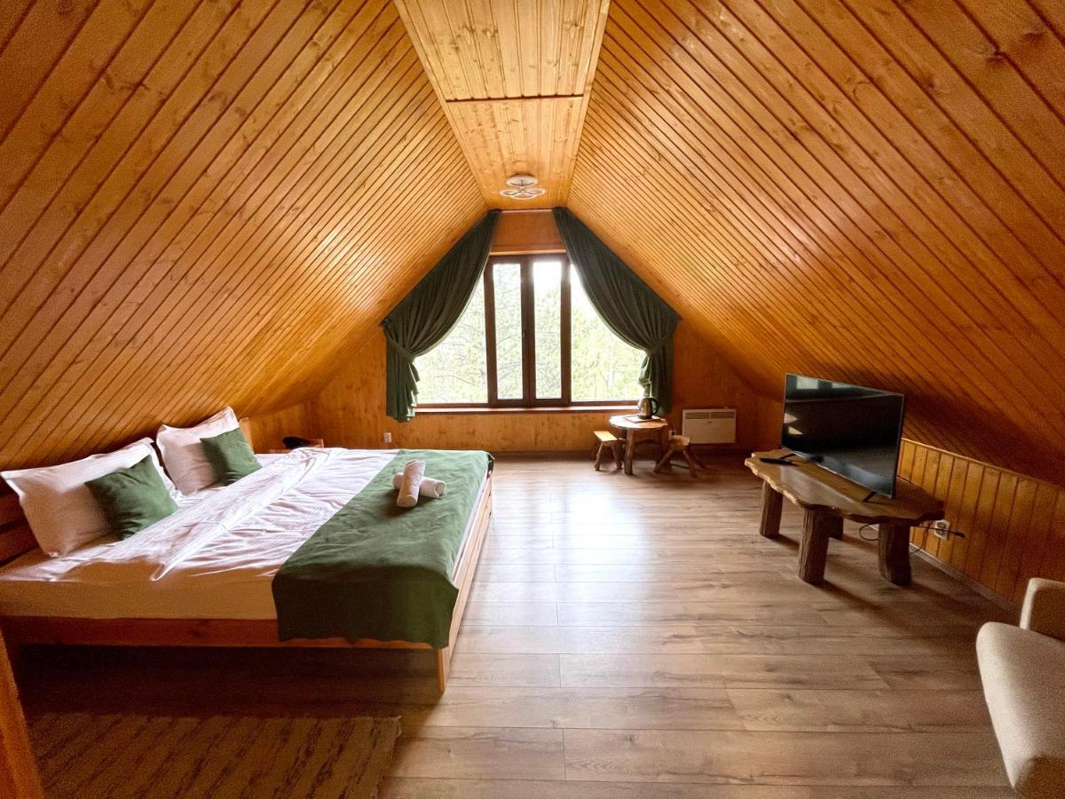 Sky Land Camping & Resort Cricova Buitenkant foto