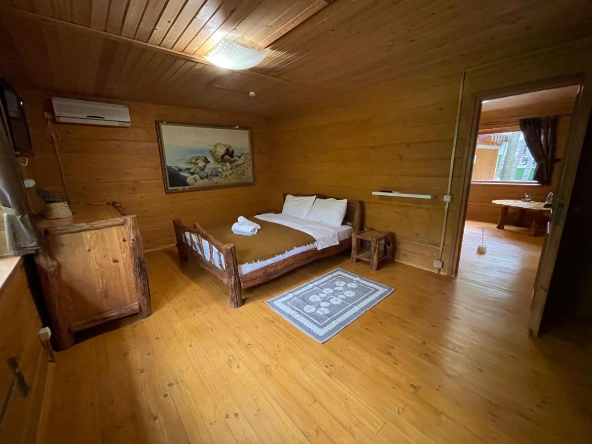 Sky Land Camping & Resort Cricova Buitenkant foto