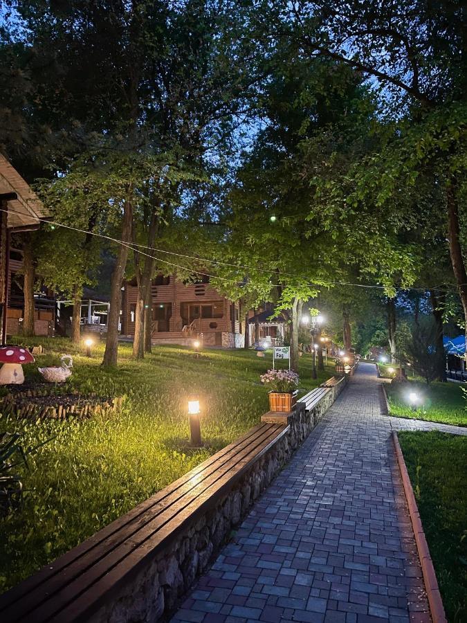 Sky Land Camping & Resort Cricova Buitenkant foto
